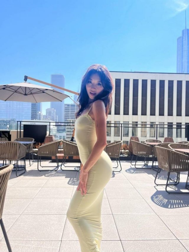 Girls In Dresses (28 pics)