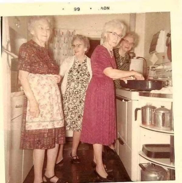 People Share Their Cool Photos From The Past (21 pics)