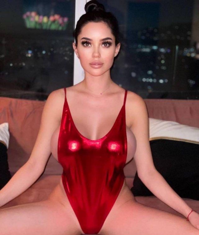 Busty Girls (31 pics) Busty Girls (31 pics)