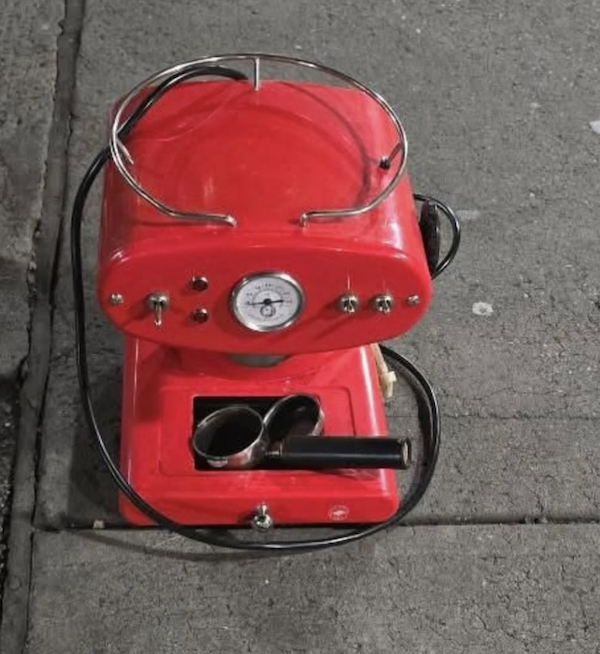 Cool Free Roadside Finds (25 pics) Cool Free Roadside Finds (25 pics)