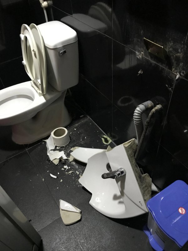 Bad Days Happen (21 pics)