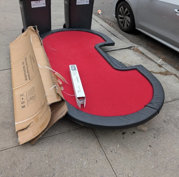 Cool Free Roadside Finds (25 pics) Cool Free Roadside Finds (25 pics)