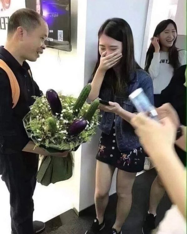 What Is Going On Here? (52 pics) What Is Going On Here? (52 pics)