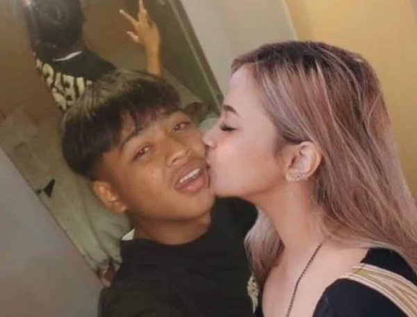 What Is Going On Here? (52 pics) What Is Going On Here? (52 pics)