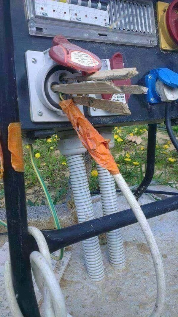 Weird Finds And Situations (25 pics) Weird Finds And Situations (25 pics)