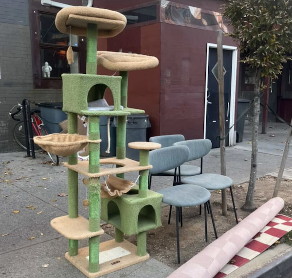 Cool Free Roadside Finds (25 pics) Cool Free Roadside Finds (25 pics)