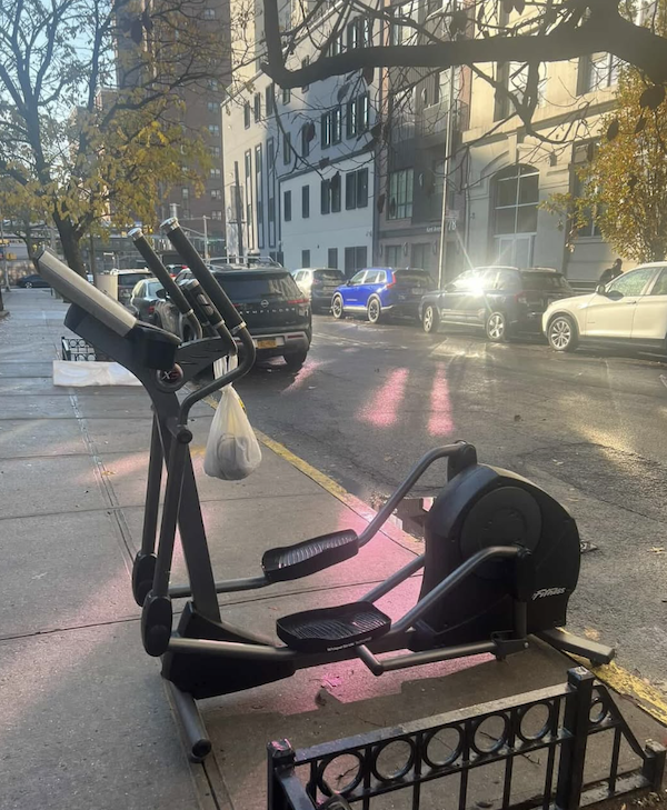 Cool Free Roadside Finds (25 pics) Cool Free Roadside Finds (25 pics)