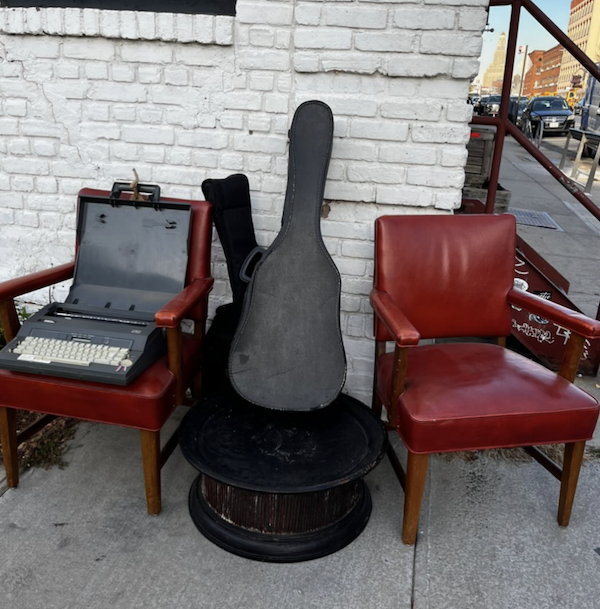 Cool Free Roadside Finds (25 pics) Cool Free Roadside Finds (25 pics)