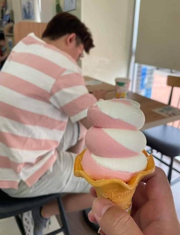 What Is Going On Here? (52 pics) What Is Going On Here? (52 pics)