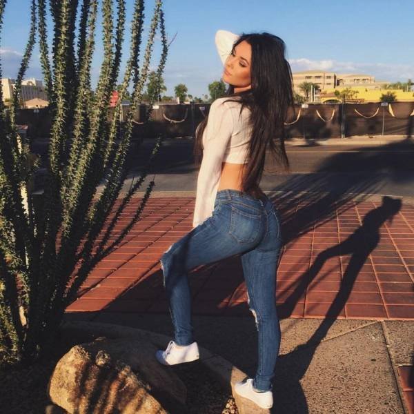Girls In Tight Jeans (39 pics) Girls In Tight Jeans (39 pics)