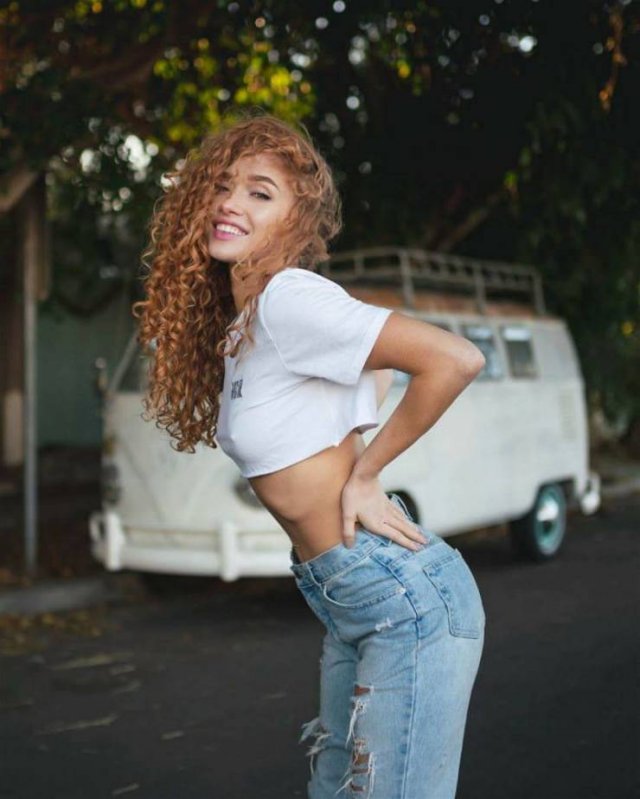 Girls In Tight Jeans (39 pics)