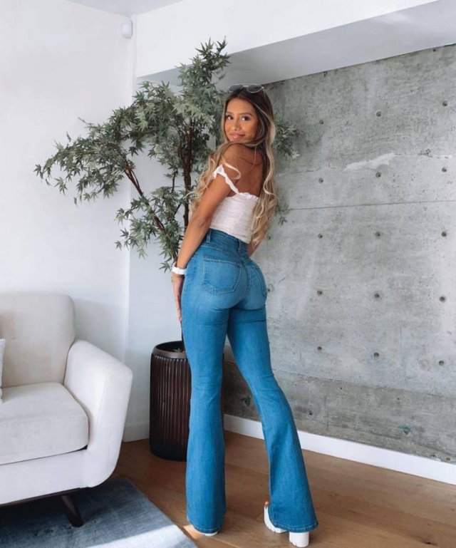 Girls In Tight Jeans (39 pics) Girls In Tight Jeans (39 pics)