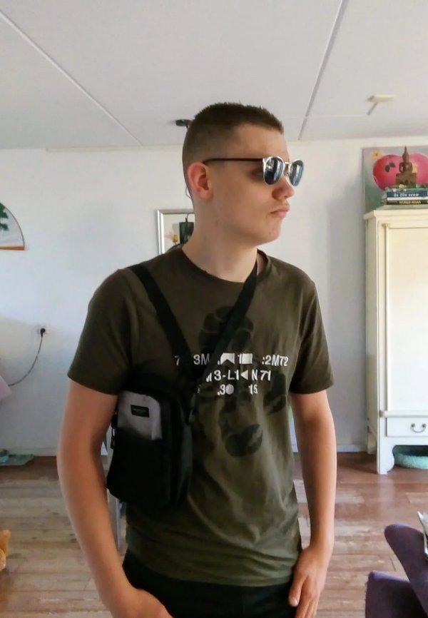 People Share Their Awkward Photos (30 pics) People Share Their Awkward Photos (30 pics)