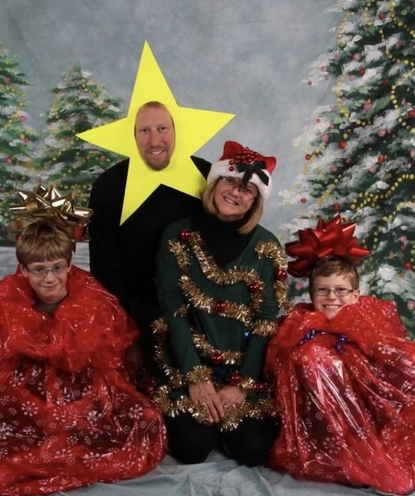 Awkward Christmas Photos (25 pics)