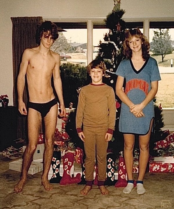 Awkward Christmas Photos (25 pics)