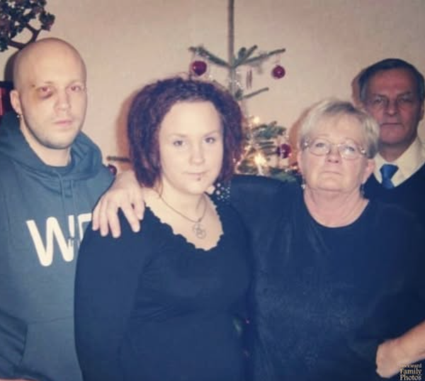 Awkward Christmas Photos (25 pics)