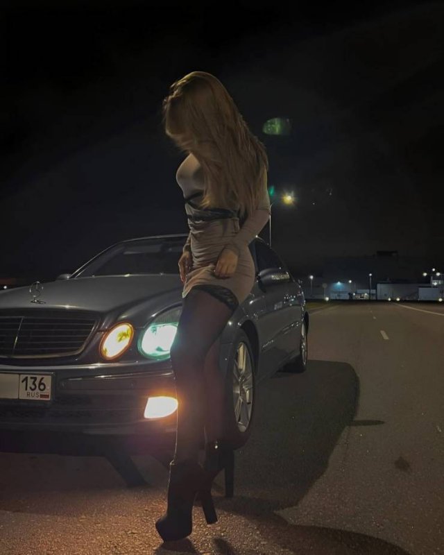 Girls In Dresses (30 pics) Girls In Dresses (30 pics)