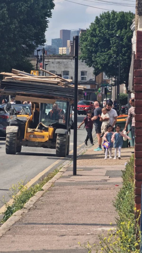 They Don't Care About Safety (26 pics) They Don't Care About Safety (26 pics)