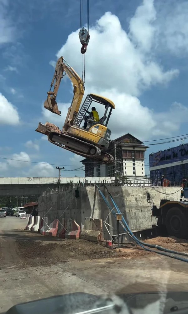 They Don't Care About Safety (26 pics) They Don't Care About Safety (26 pics)