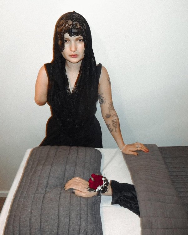 What Is Going On Here? (45 pics)