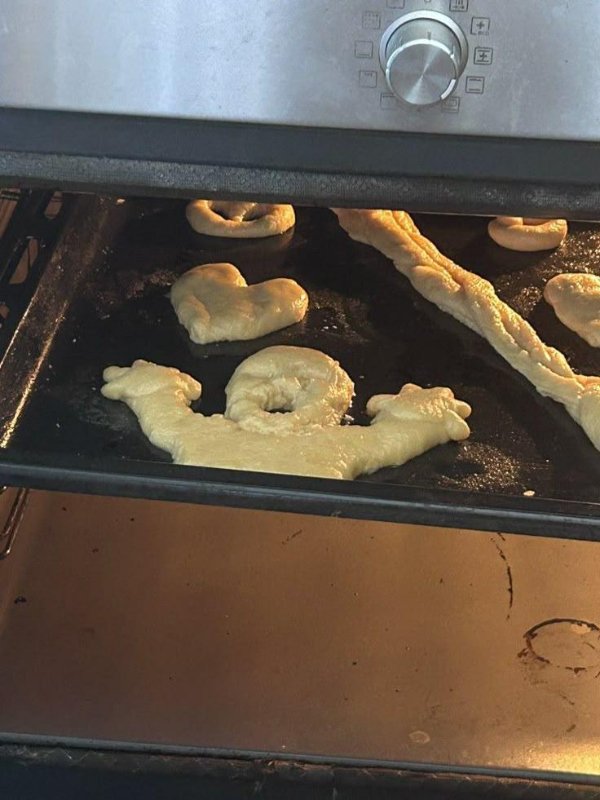 What Is Going On Here? (45 pics)