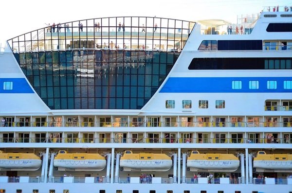 Revelations Of Cruise Ship Workers (14 pics)