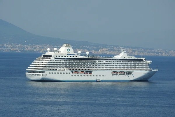 Revelations Of Cruise Ship Workers (14 pics)