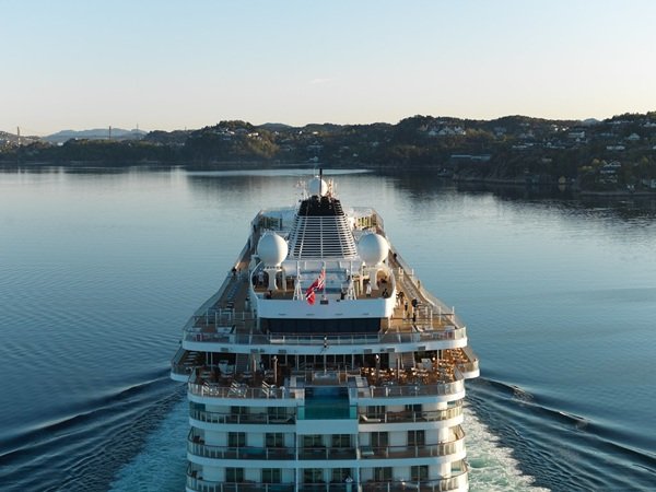 Revelations Of Cruise Ship Workers (14 pics)