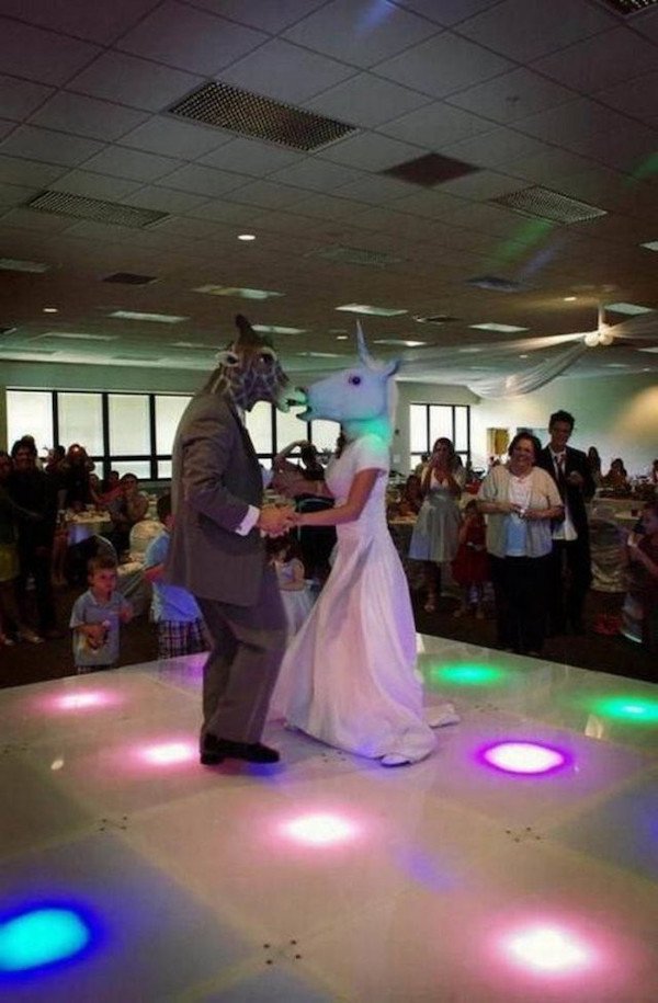Weird Wedding Photos (28 pics)