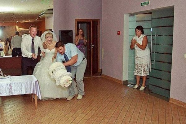 Weird Wedding Photos (28 pics)