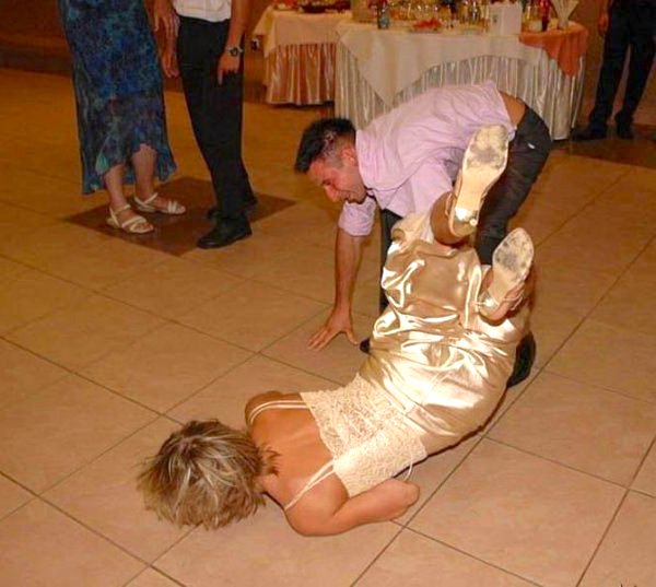Weird Wedding Photos (28 pics)