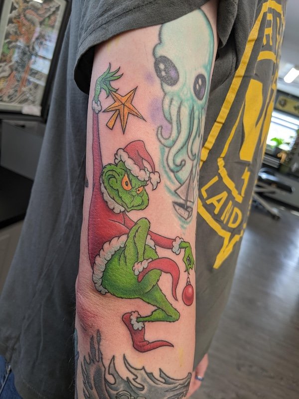 Cool Christmas Tattoos (20 pics)