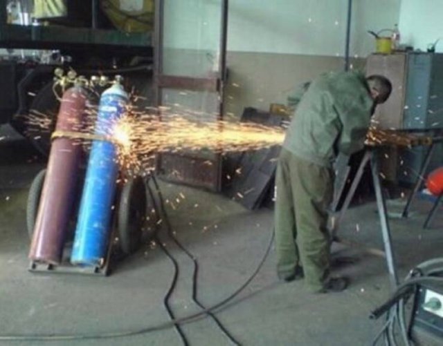 What Is Going On Here? (27 pics)