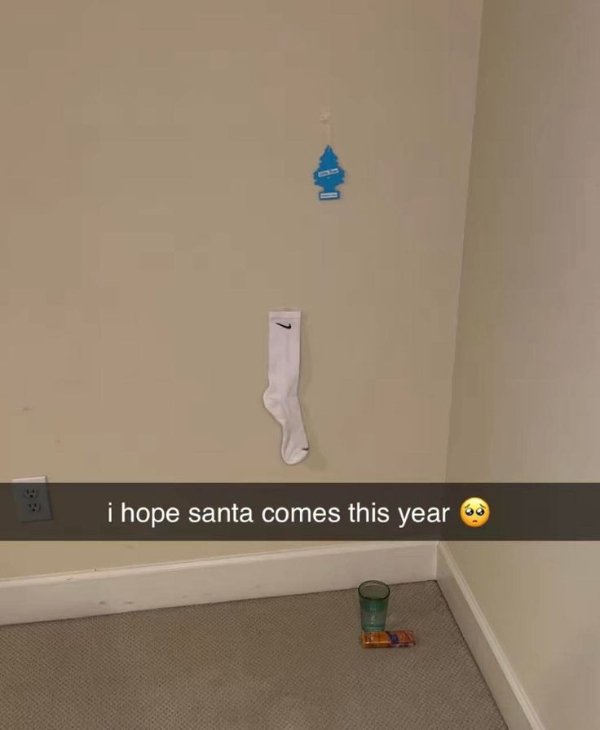 Weird Christmas Decorations (24 pics)