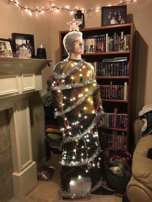 Weird Christmas Decorations (24 pics)