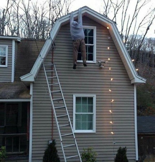 Weird Christmas Decorations (24 pics)