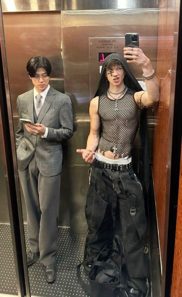 What Is Going On Here? (48 pics) What Is Going On Here? (48 pics)