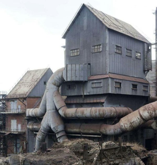 Strange Buildings From Around The World (26 pics)
