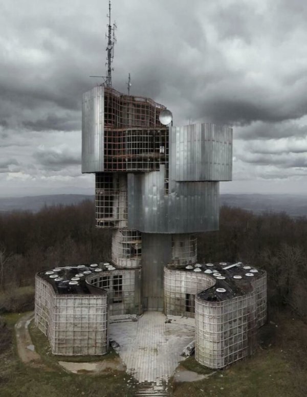 Strange Buildings From Around The World (26 pics)