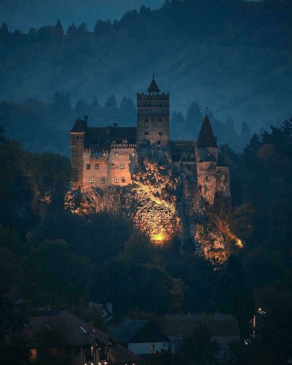 Strange Buildings From Around The World (26 pics)