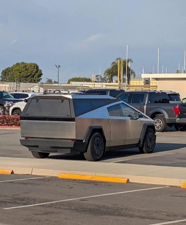 What Is Going On Here? (23 pics) What Is Going On Here? (23 pics)