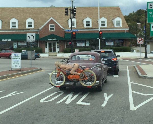 What Is Going On Here? (23 pics) What Is Going On Here? (23 pics)