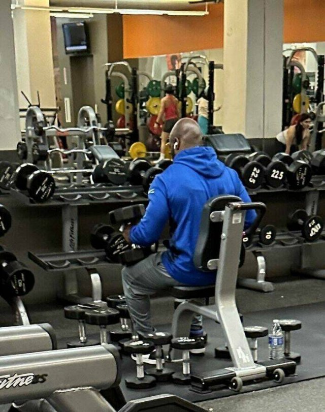 Annoying People In Gyms (19 pics) Annoying People In Gyms (19 pics)