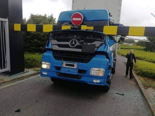 Bad Days Happen (50 pics) Bad Days Happen (50 pics)