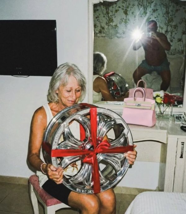 What Is Going On Here? (42 pics) What Is Going On Here? (42 pics)