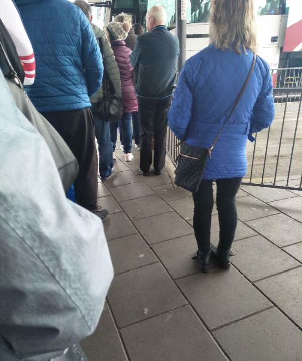 Annoying People On Public Transport (26 pics)