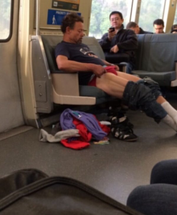 Annoying People On Public Transport (26 pics)