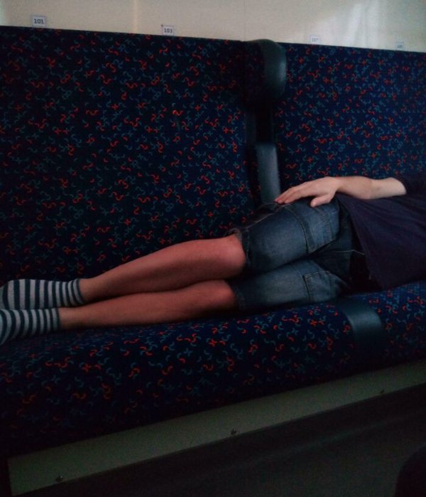 Annoying People On Public Transport (26 pics)