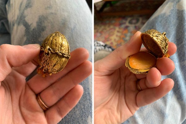 Weird Finds In Thrift Shops (25 pics)