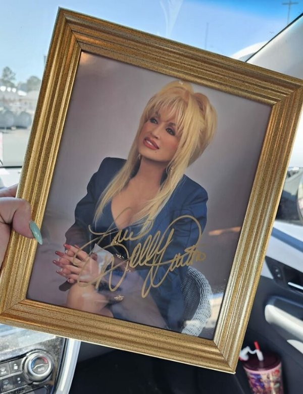 Weird Finds In Thrift Shops (25 pics)